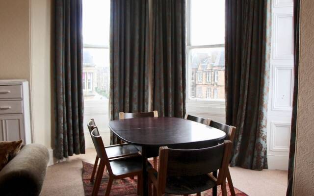 Fabulous 6 Bedroom Edinburgh Apartment