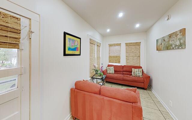 2BR Casa Travis Heights by RedAwning