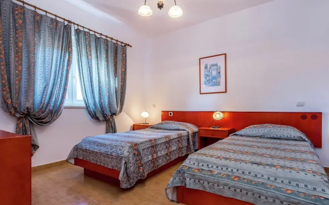 Holiday House in Liznjan With Garden & BBQ