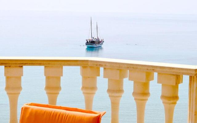 Katina Beach Villa