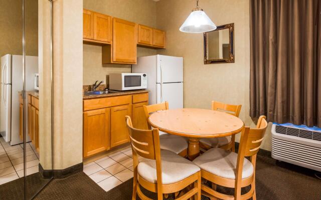 Best Western Plus Revere Inn & Suites