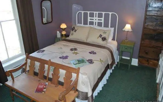 The Cottage @ 241 North