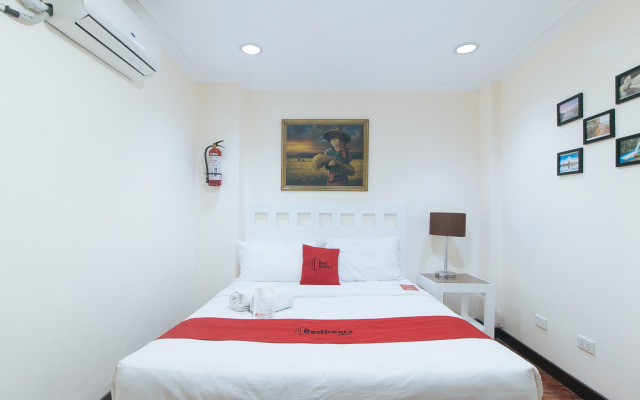 RedDoorz Premium near Greenbelt Makati