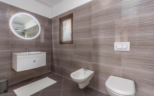 Beautiful Home in Katun With Wifi and 3 Bedrooms