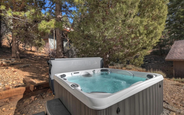 Yosemite Pines Cabin - Sleeps 8