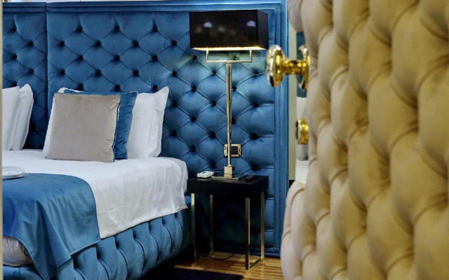 Trevi Diamond Luxury Suites & Jacuzzi