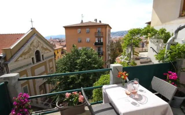 Rare! Terrace with Sea View Apartment, Vieux Nice