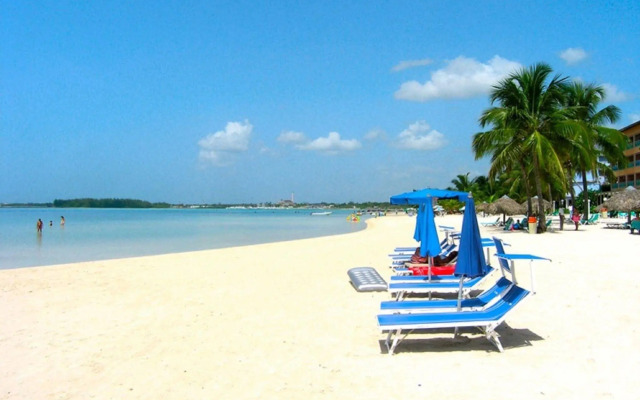 RIG Hostel Boca Chica Back Packer