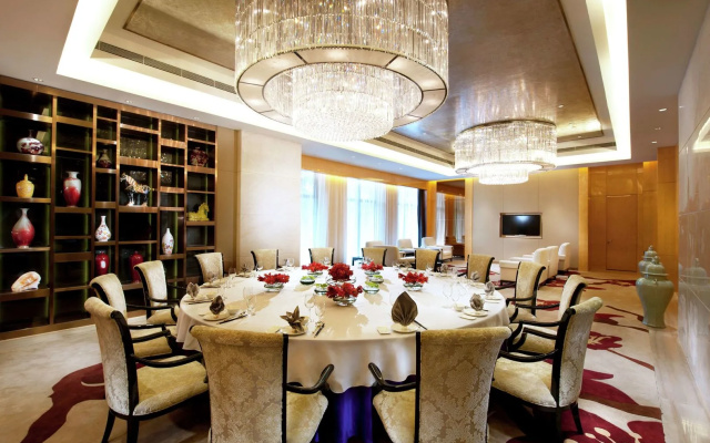 Hilton Guangzhou Baiyun - Free Shuttle for Canton Fair Period, Close to Luhu Golf Club & Leather Market