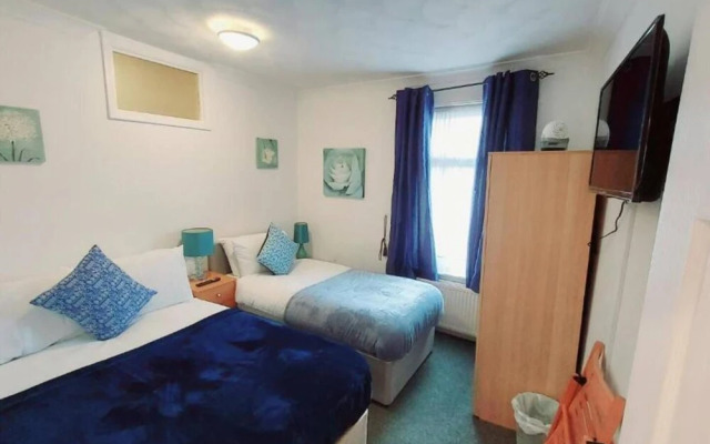 Gilling Villa Remarkable 4-bed House in Gillingham