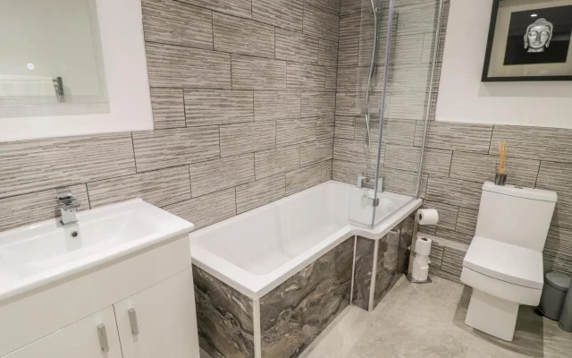 Capel Mawr, Basement 19