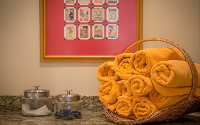 Sun-e-scape 3 Bedroom Apts by RedAwning