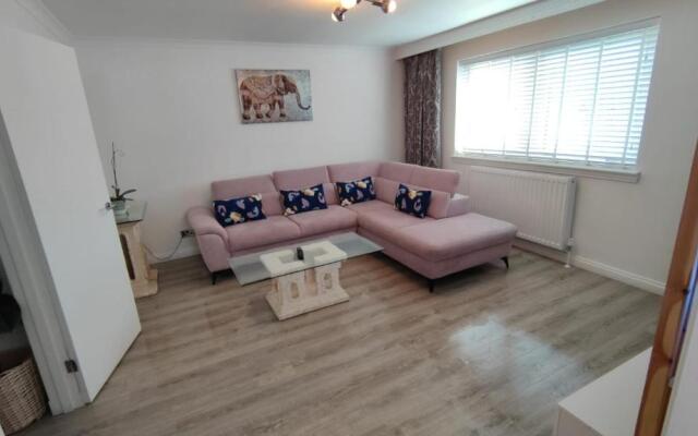 Lovely 2 Bedroom Modern Ground Floor Flat