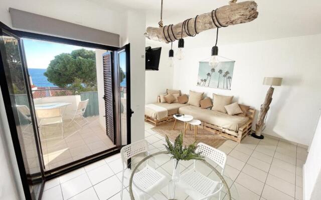 Beachfront Oura - 100m Beach, Seaview, Garage, 300m Strip