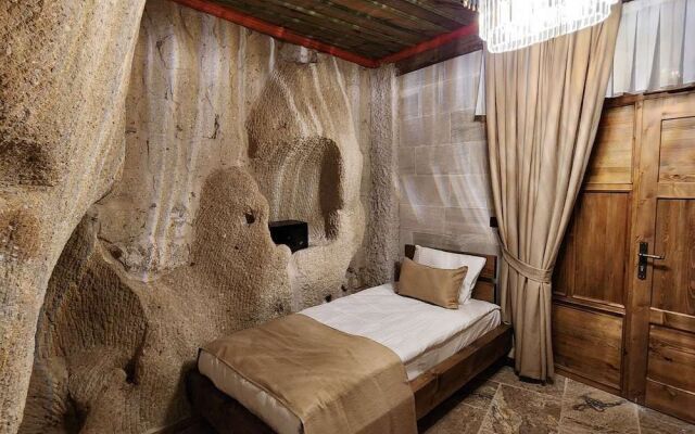 Noah's Ark Cave Hotel