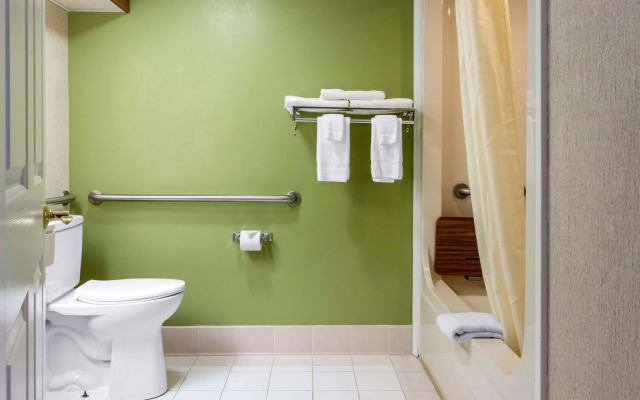 Sleep Inn & Suites Oregon - Toledo