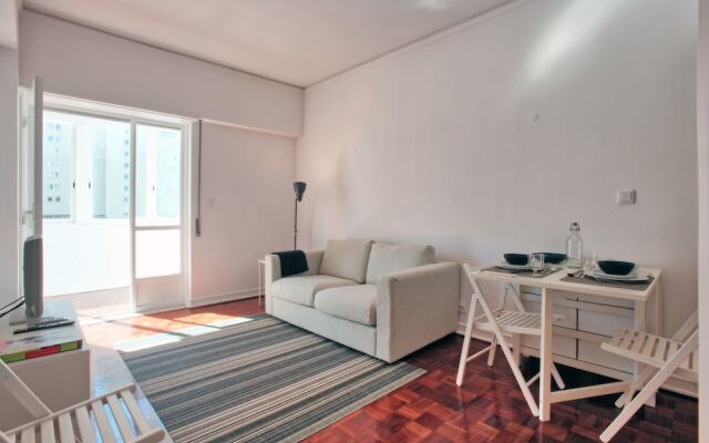 Portuguese Living Columbano Executive