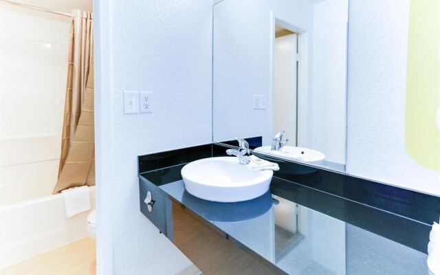 OYO Hotel Houston Katy Freeway