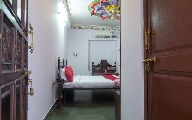 OYO 12250 Home Kesar Vilas near Trident Udaivilas