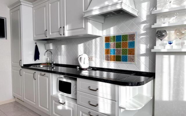 Apartments Pro (Apartments Pro) on Novo-Sadovaya street 106M