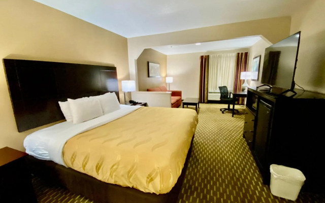 Quality Inn & Suites Pine Bluff