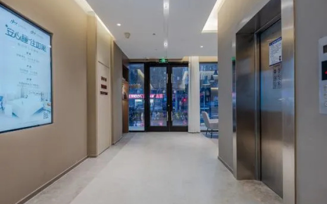 Homeinn · neo (Shanghai Minhang Zhuanqiao Subway Station)