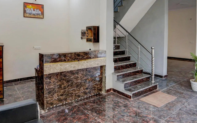 OYO Flagship 80490 Metro Plus