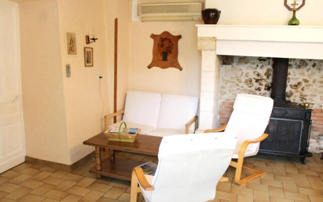 House with 3 Bedrooms in Bussac, with Enclosed Garden And Wifi - 10 Km From the Beach