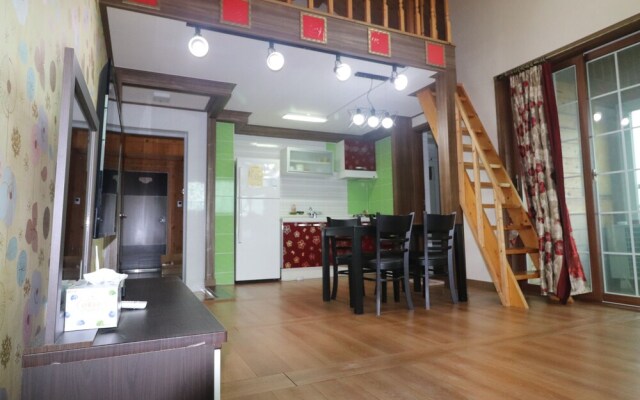 Gyeongju Raspberry Pension