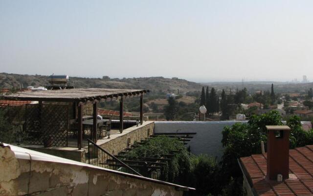 Dolphin Guest House and Studios