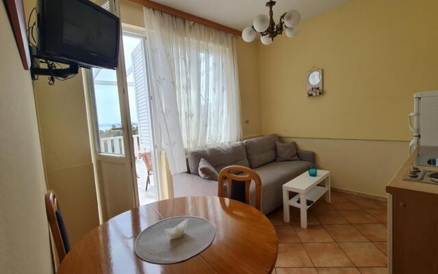 Dami - 100m from the sea - A4 Wind(2+1)