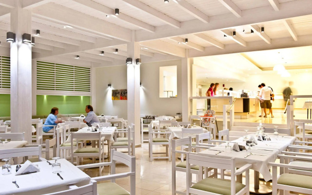 Lindos White Hotel & Suites