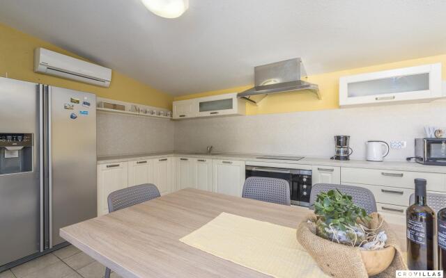 Happy in Fazana with 5 bedrooms and 1 bathrooms