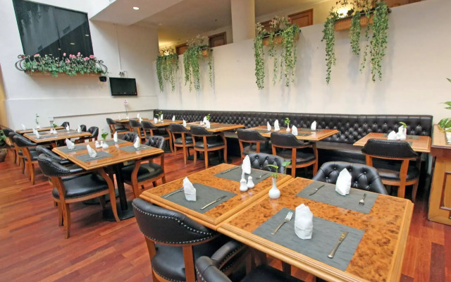 Harmoni Suites Hotel