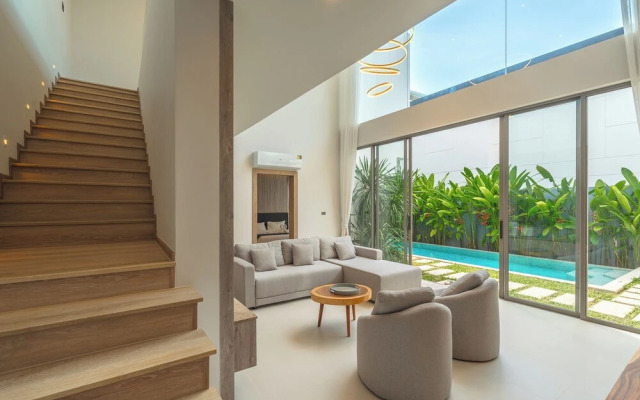 Near Beach & Famous Boat Ave V217