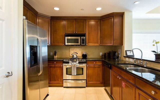 RVH 170 Centre Court Escape