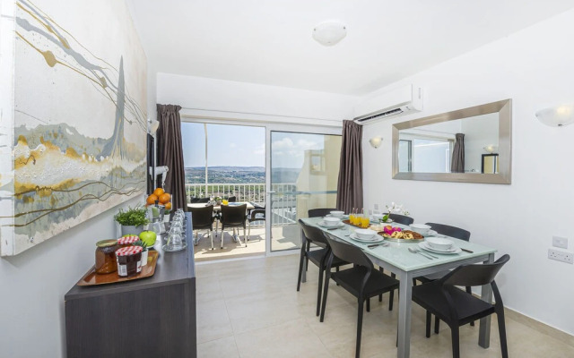 Summer Breeze Penthouse with large Terrace and Hot Tub by Getaways Malta