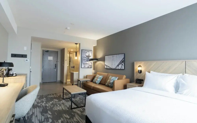 Sandman Signature Las Colinas Hotel & Suites