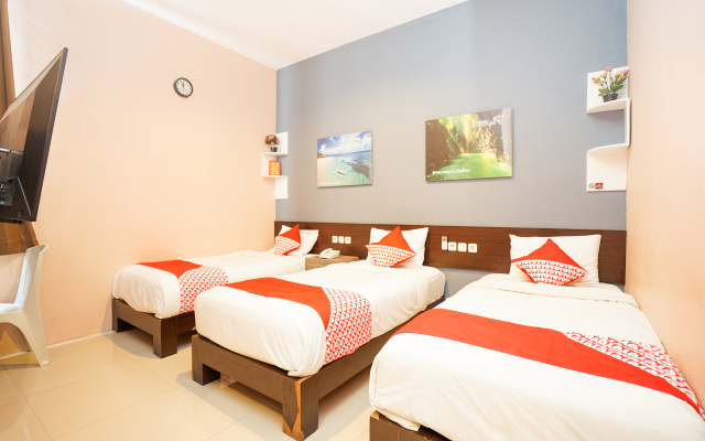 OYO 240 Audah Sevana Syariah Hotel – Guest Rooms – Surabaya