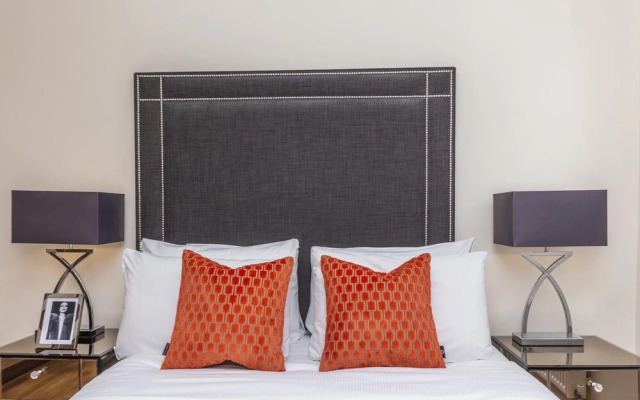 Bright 3 Bedroom Apartment in Hammersmith