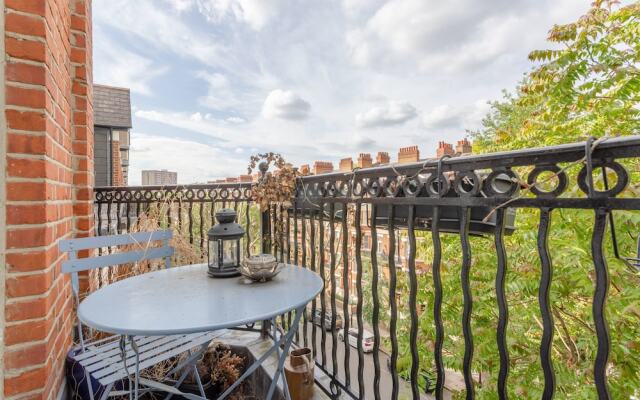 Gorgeous Apartment in a West End Mansion