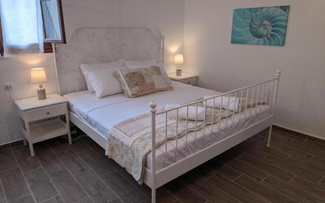 Villa Beta - 5min walk to beach, BBQ, Parking