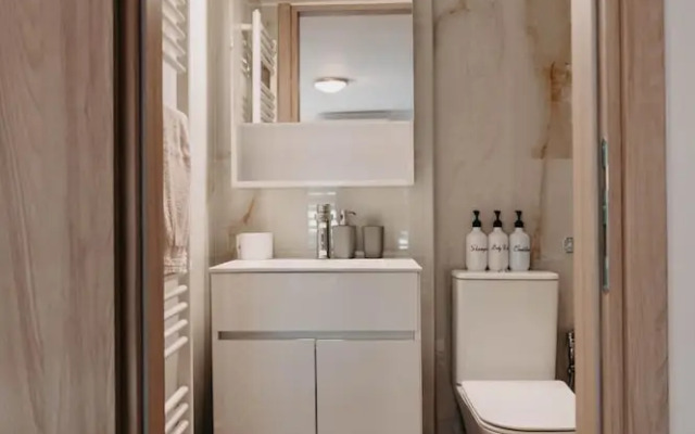 Minimal Condo Trikala Town