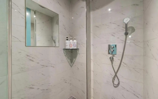 Lovely 3-BHK holiday home with free parking