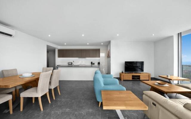 Luxury Apartment Caves Beach 4 Bed