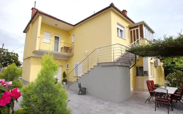 Apartment Tinel