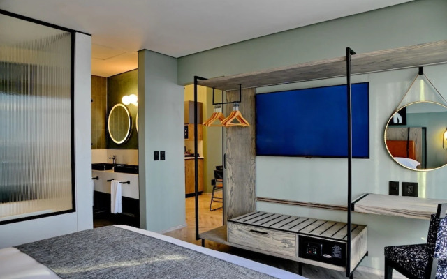 Courtyard Hotel Waterfall City