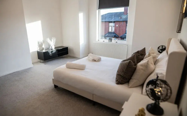 Manchester - 4 Beds - Sleeps 7 - Street Parking