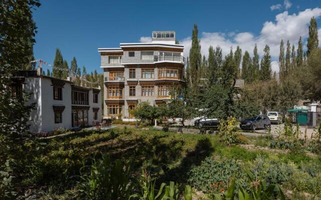 Reenam Hotel