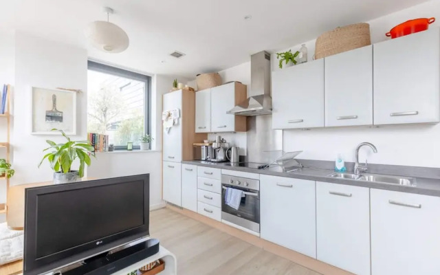 Funky 1BD High-rise Flat W/city Views, Angel!
